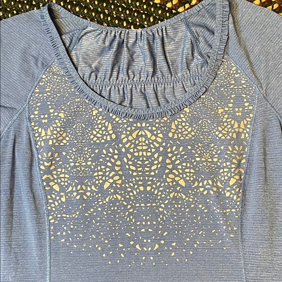 Lululemon 6 Run: Wild Short Sleeve Tech Porcelain Blue Reflective Ruffles - Picture 2 of 6